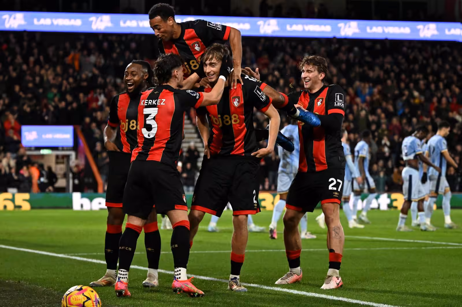 ลิเวอร์พูล เตรียมทุ่มเงิน 95 ล้านปอนด์ คว้า "เคอร์เคซ-ฮุยเซ่น" เสริมแนวรับ