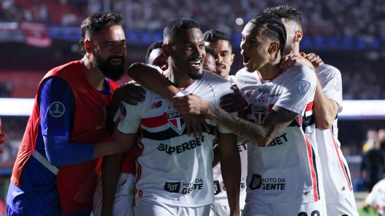 เซาเปาโลผ่านเข้าสู่รอบควอเตอร์ไฟนอลโกปา ซูดาเมริกา หลังเอาชนะโบลิวาร์ 3-1 ที่สนามโมรัมบี