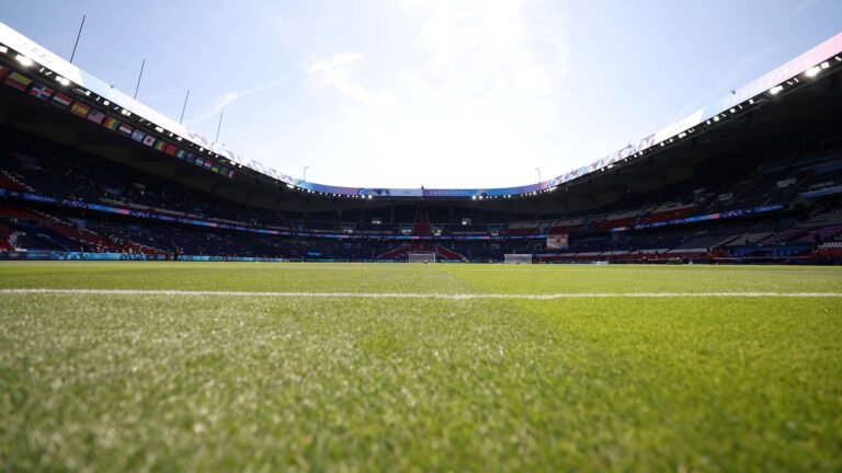 PSG เปลี่ยนสนามเปิดฤดูกาลลีกเอิง พบ เรนส์ เหตุพื้นสนามเสียหายอย่างรุนแรง