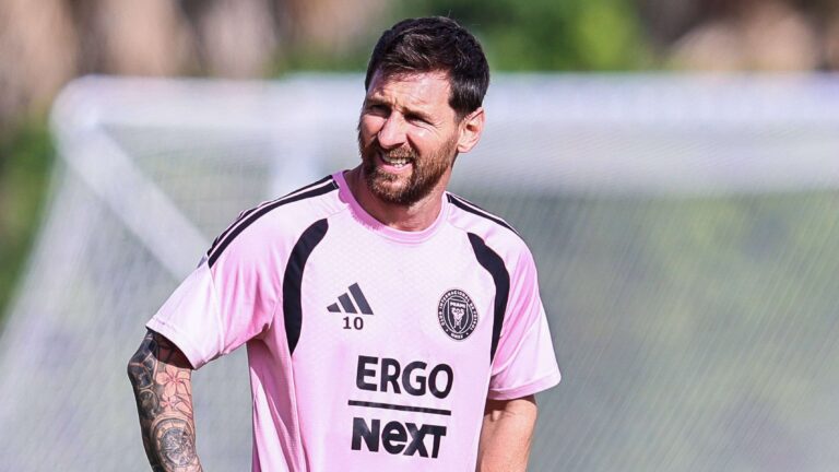 MLS ปรับเงิน ลีโอเนล เมสซี่ ฐานแตะต้องศีรษะคู่แข่ง; คณะกรรมการอิสระยกเลิกใบแดงของ เคแวน ซัลลิแวน