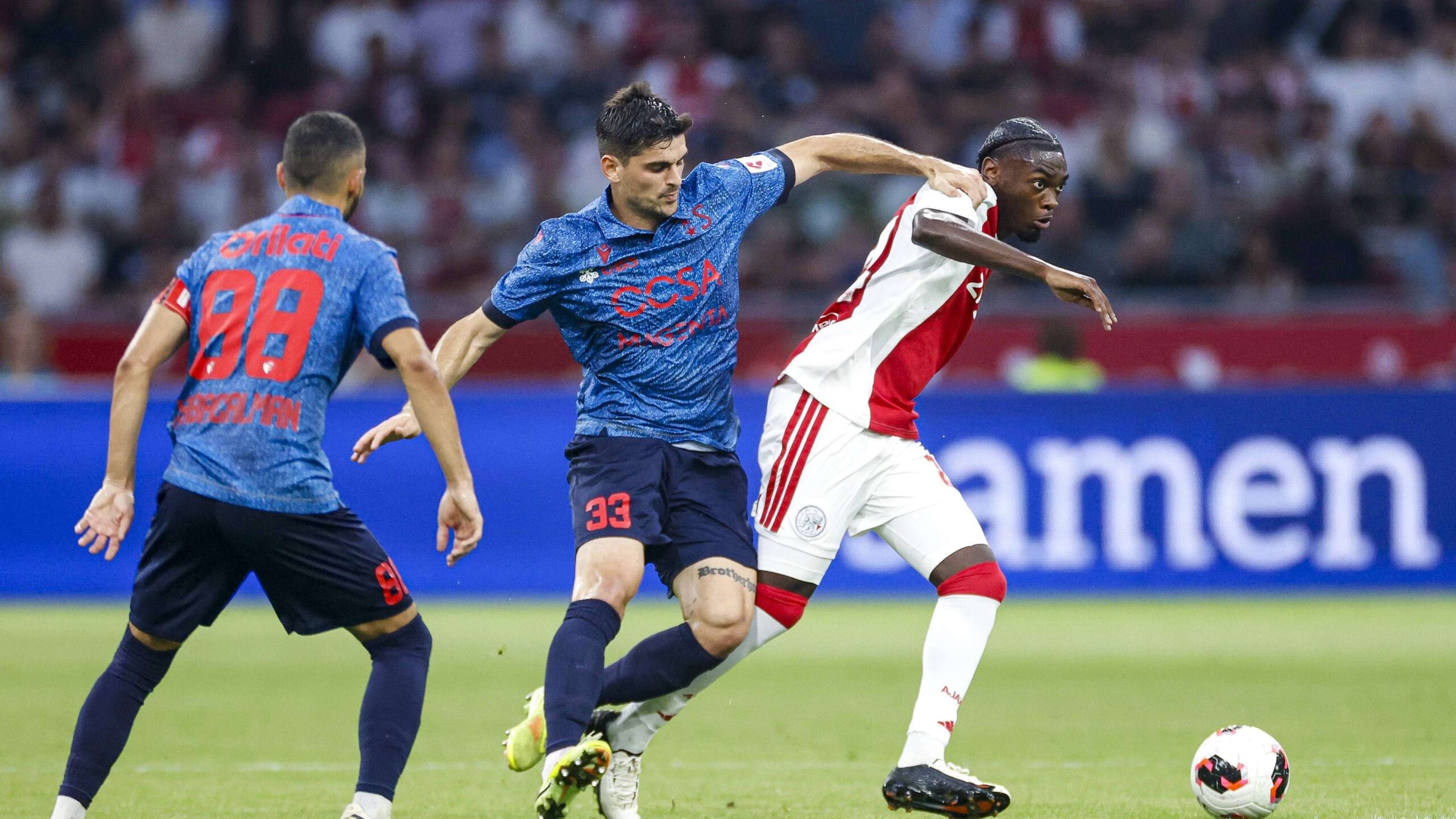 ราฟาเอล ฟาน เดอร์ ฟาร์ท จวก จอร์ธี โมเคีย แนวรับ Ajax เห็นแก่ตัวเกินไป