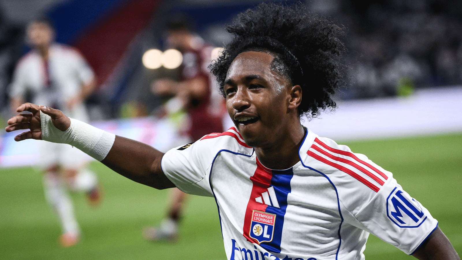 อาร์เซนอลพยายามล้มแผนคู่แข่งคว้าตัว มาลิค ฟอฟานา จากลียง ในช่วงโค้งท้ายตลาด