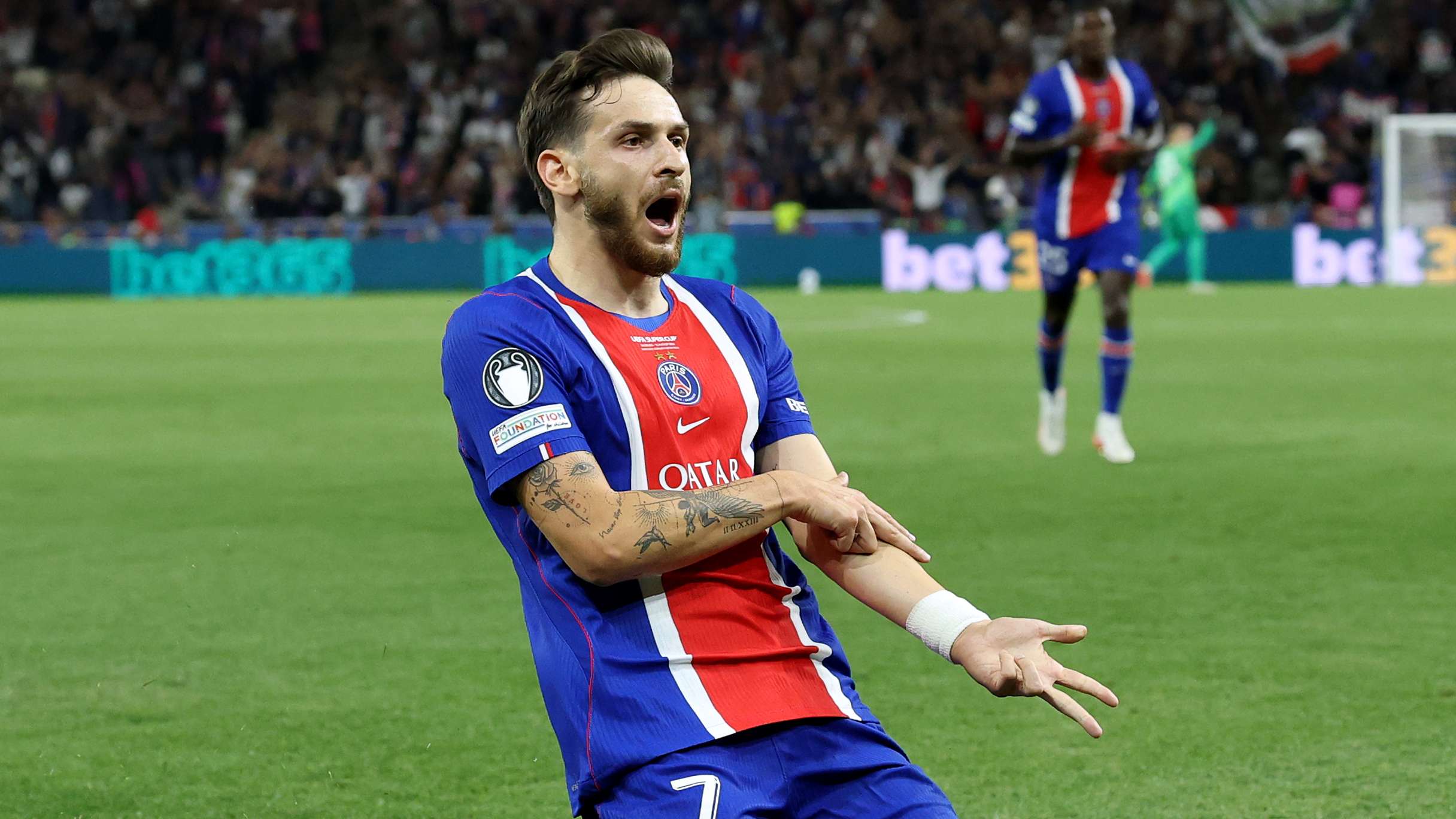PSG เร่งต่อสัญญาให้ ขวิชา กวารัตสเคเลีย ก่อน Ballon d'Or