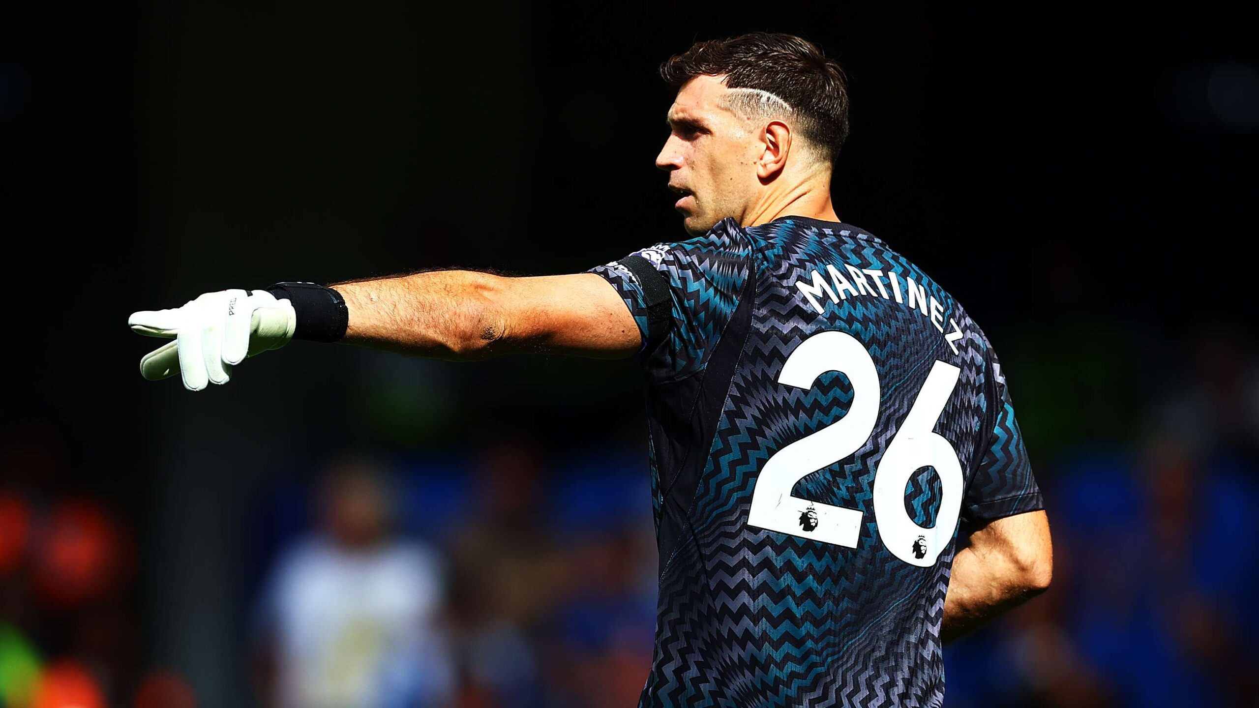 เอมิลิโอ มาร์ติเนซ เปลี่ยนหมายเลขเสื้อจาก 26 เป็น 1 หลังเกมเดียว เชลซียืนยันการเปลี่ยนเบอร์แบบเซอร์ไพรส์