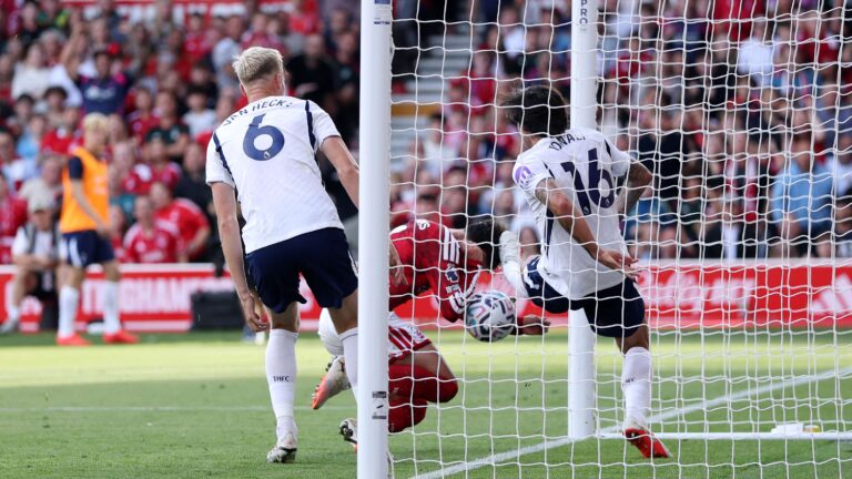 VAR ปฏิเสธประตูของฟอเรสต์ ช่วยท็อตแน่มแบ่งแต้มที่ City Ground