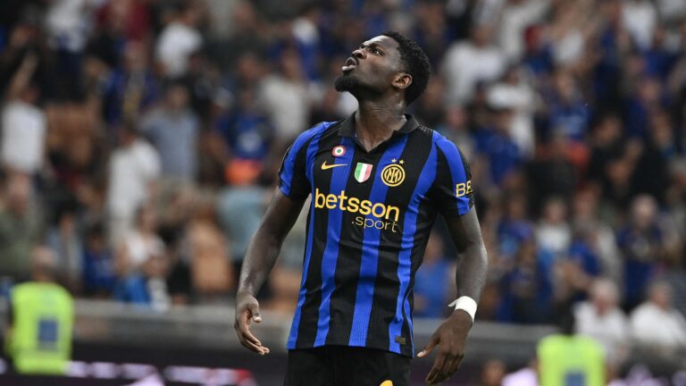 อินเตอร์ มิลาน พลิกแซง Napoli 3-2 และมาร์คัส ตูรามเผยเบื้องหลังฉลองบนรั้วสนามซาน ซิโร่