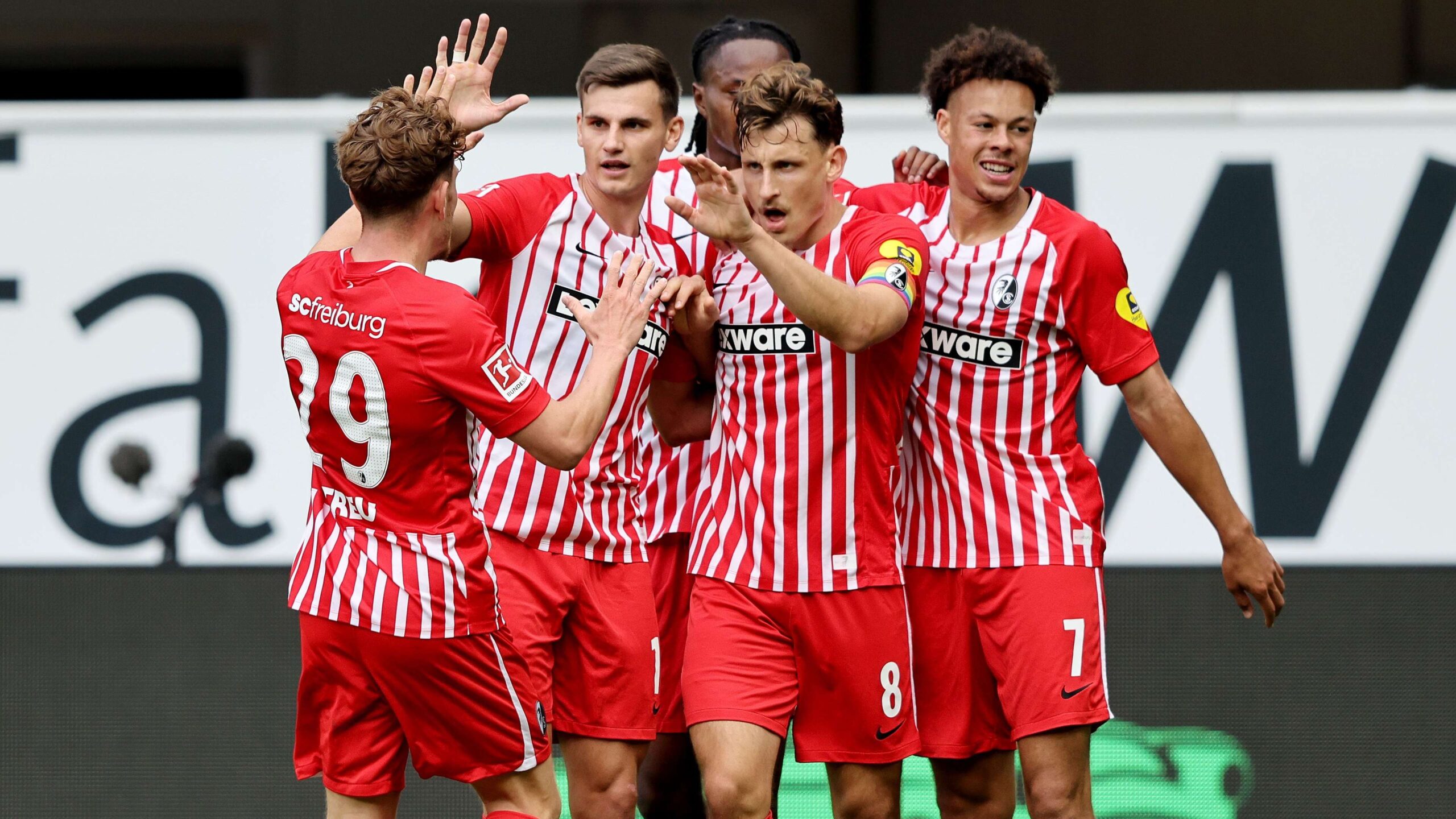 เอสซี ไฟร์บวร์กนำจ่าฝูงบุนเดสลีกา หลังบุกชนะพาเดอร์บอร์น 1-0