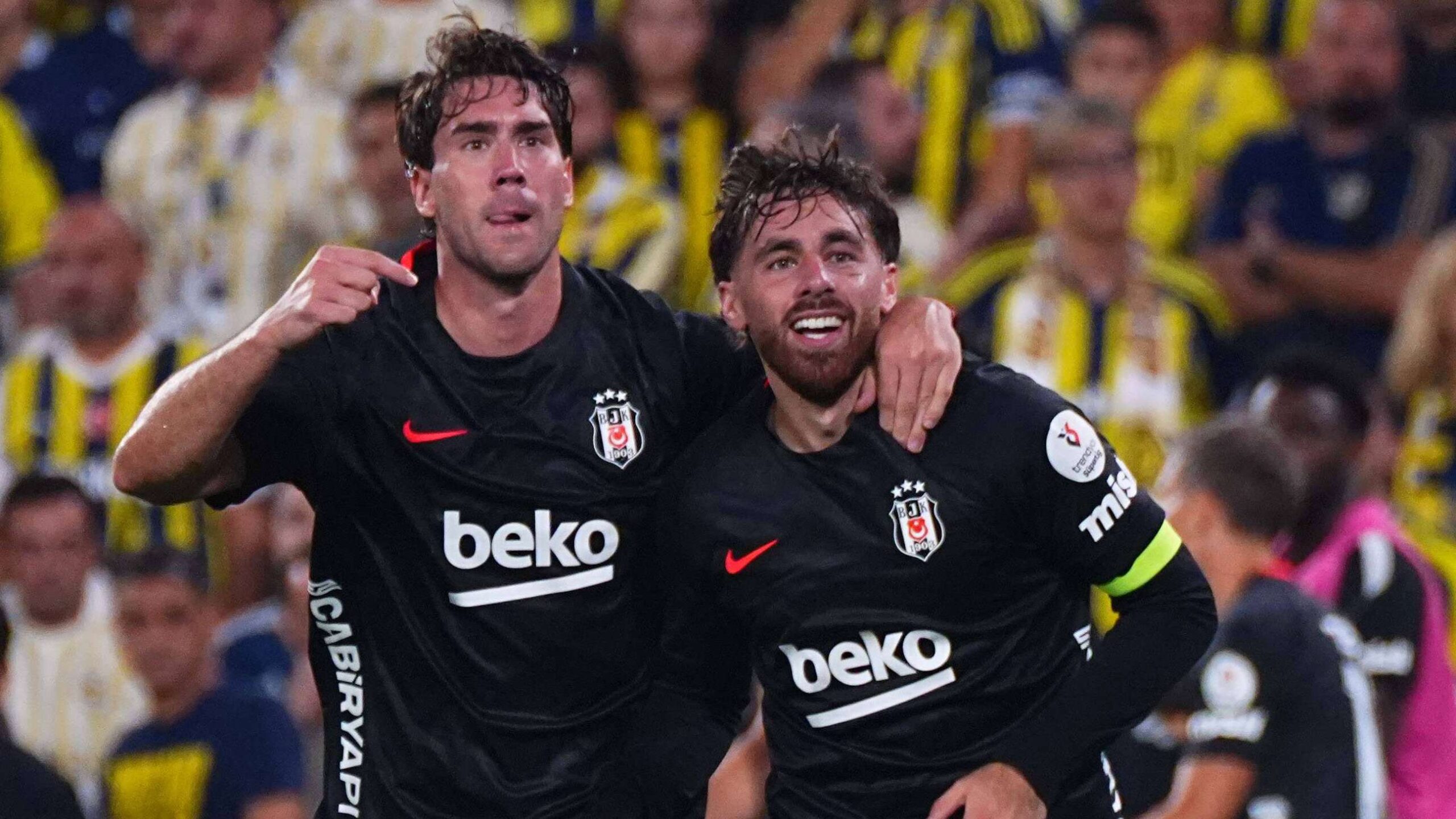 เบซิคตาสพลิกแซงเฟเนร์บาห์เช 2-1 ในดาร์บี้อิสตันบูลที่คาดิคอย