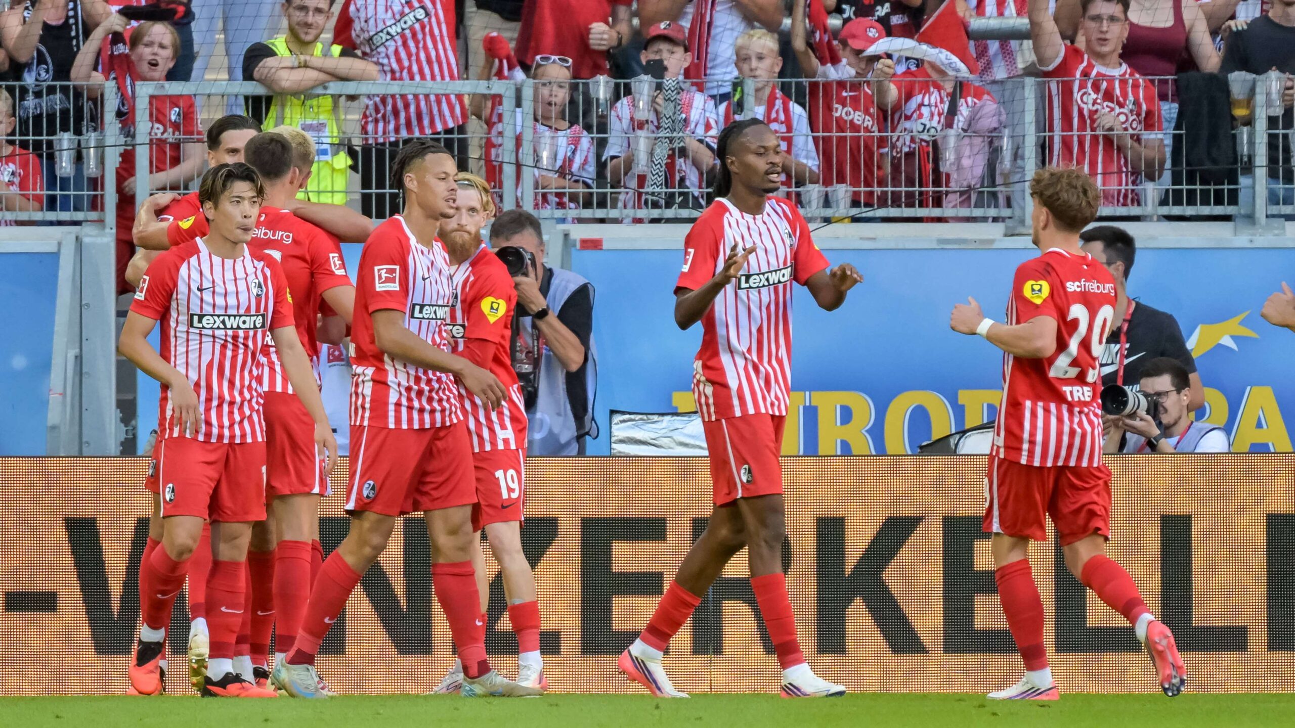 เอสซี ไฟร์บวร์กขึ้นจ่าฝูงบุนเดสลีกา หลังถล่มบอร์กเซีย มึนเช่นกลัดบัค 5-0
