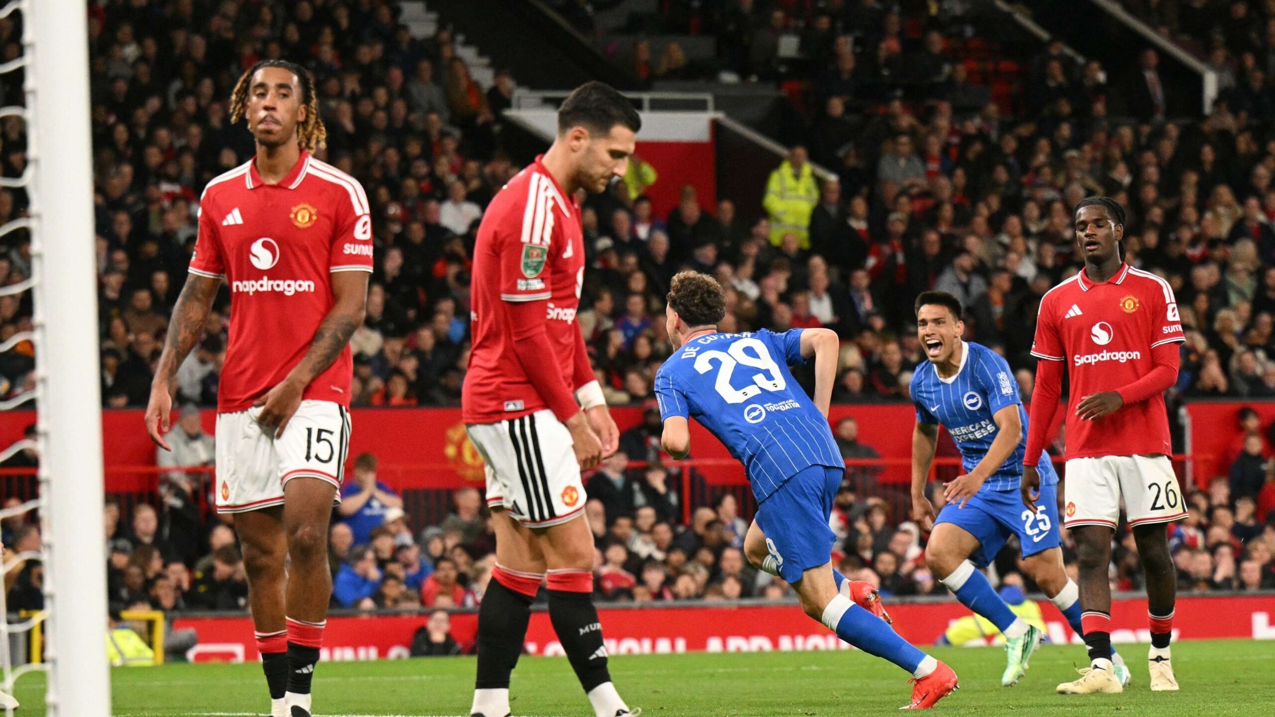 แมนเชสเตอร์ ยูไนเต็ด ร่วงคาราบาว คัพ หลังนำ 2-0 พ่ายไบรท์ตัน 3-2 ที่โอลด์ แทรฟฟอร์ด