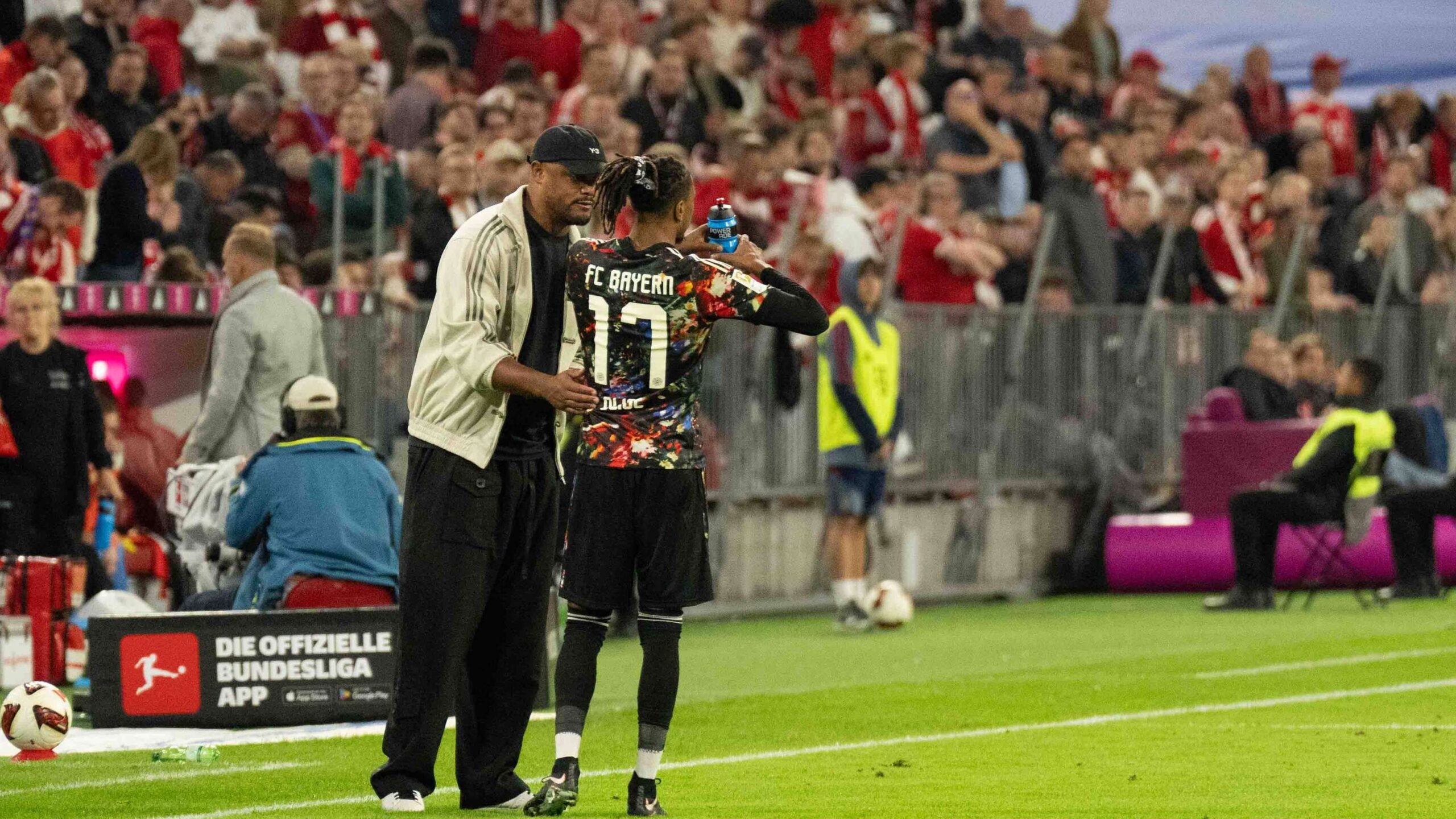 ไมเคิล โอลิเซ ทำแฮตทริกนำบาเยิร์นถล่มอูนิโอน เบอร์ลิน 7-0