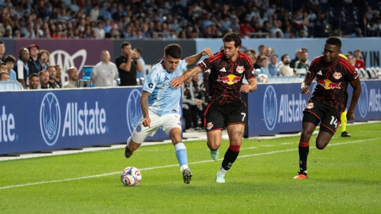 เปป กวาร์ดิโอลา ปรากฏตัวในดาร์บี้นิวยอร์กกับ NYCFC ก่อนที่ทีมจะพ่าย 0-1 ในดาร์บี้ฮัดสัน-ริเวอร์