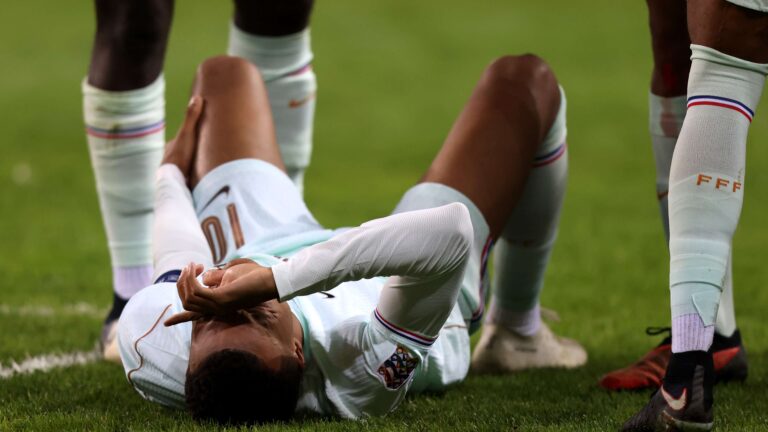 เอ็มบัปเป้บาดเจ็บเข่าซ้ายก่อนเอล คลาซิโก ส่งผลต่อสถานการณ์ Real Madrid