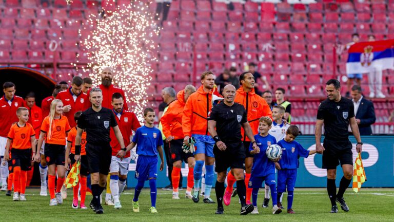 ฟาน ไดค์นำ เนเธอร์แลนด์ บุกคว้าชัยชนะสำคัญในเบลเกรด 2-1