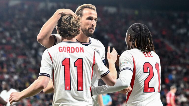 อังกฤษบุกชนะเช็ก 2-0 ที่ปราก ฟอร์มเด่นโดย กอร์ดอน และ เคน ภายใต้การคุมทีมของ ทูเคิล