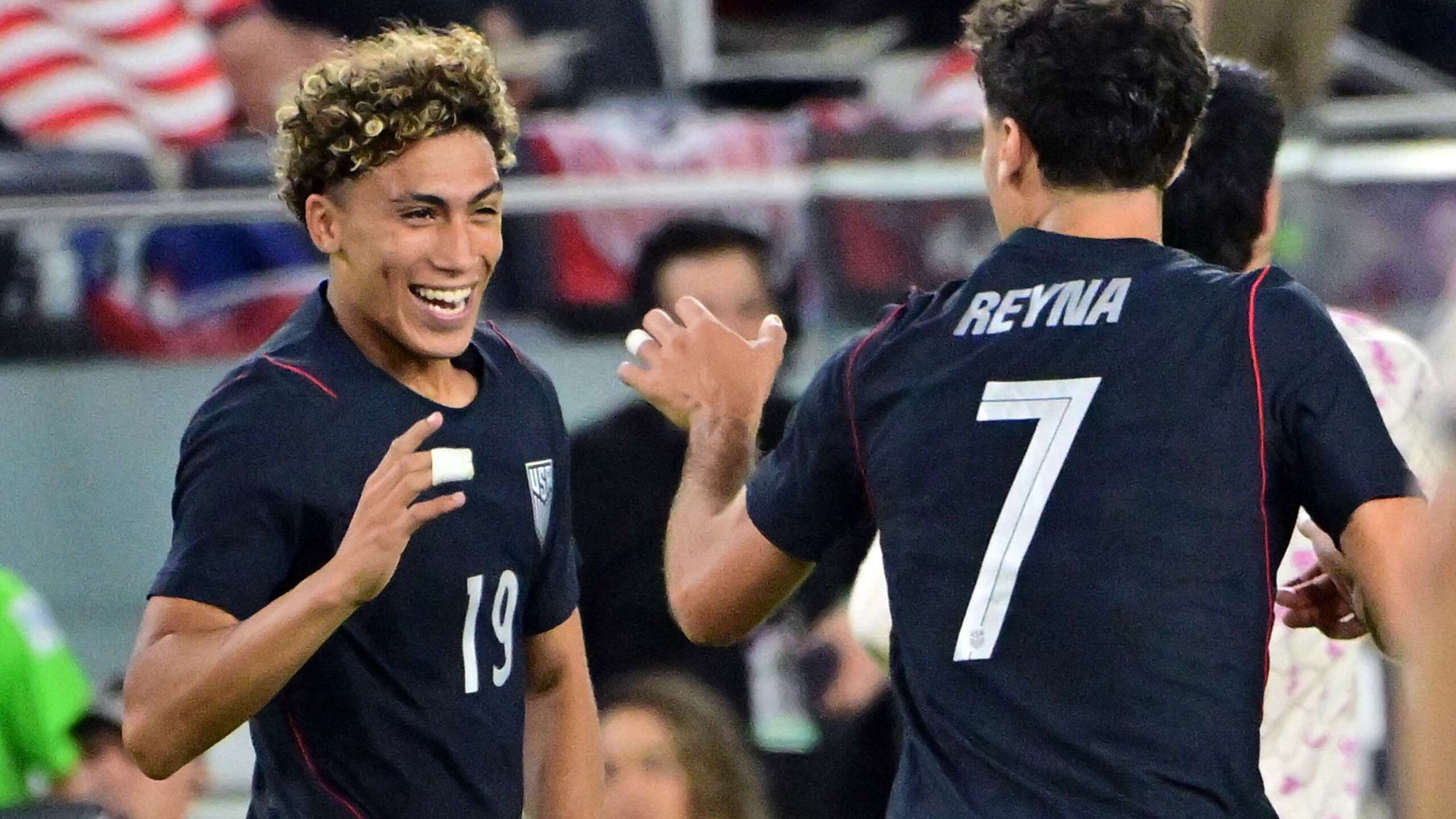 มาธิส อัลเบิร์ต สร้างประวัติศาสตร์เป็นผู้ทำประตูอายุน้อยสุดของ USMNT; ฮอลล์ยิงซ้ำ ขณะที่ เซบาสเตียน เบร์ฮาร์ทเลอร์นำทัพพาทีมพลิกชนะชิลี 4-2