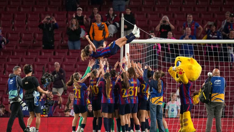 คลอเดีย พินา ยิงสี่ประตู บาร์เซโลนาเขี่ย เรอัล มาดริด 7-0 ในเอล คลาซิโก