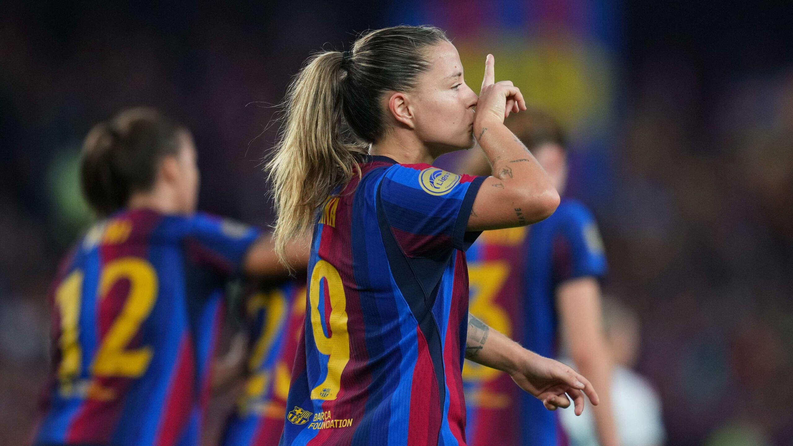 บาร์เซโลนาอัด เรอัล มาดริด 7-0 ในศึกคลาสสิโกหญิง คลอเดีย พีนา ซัดสี่ประตูในครึ่งแรก