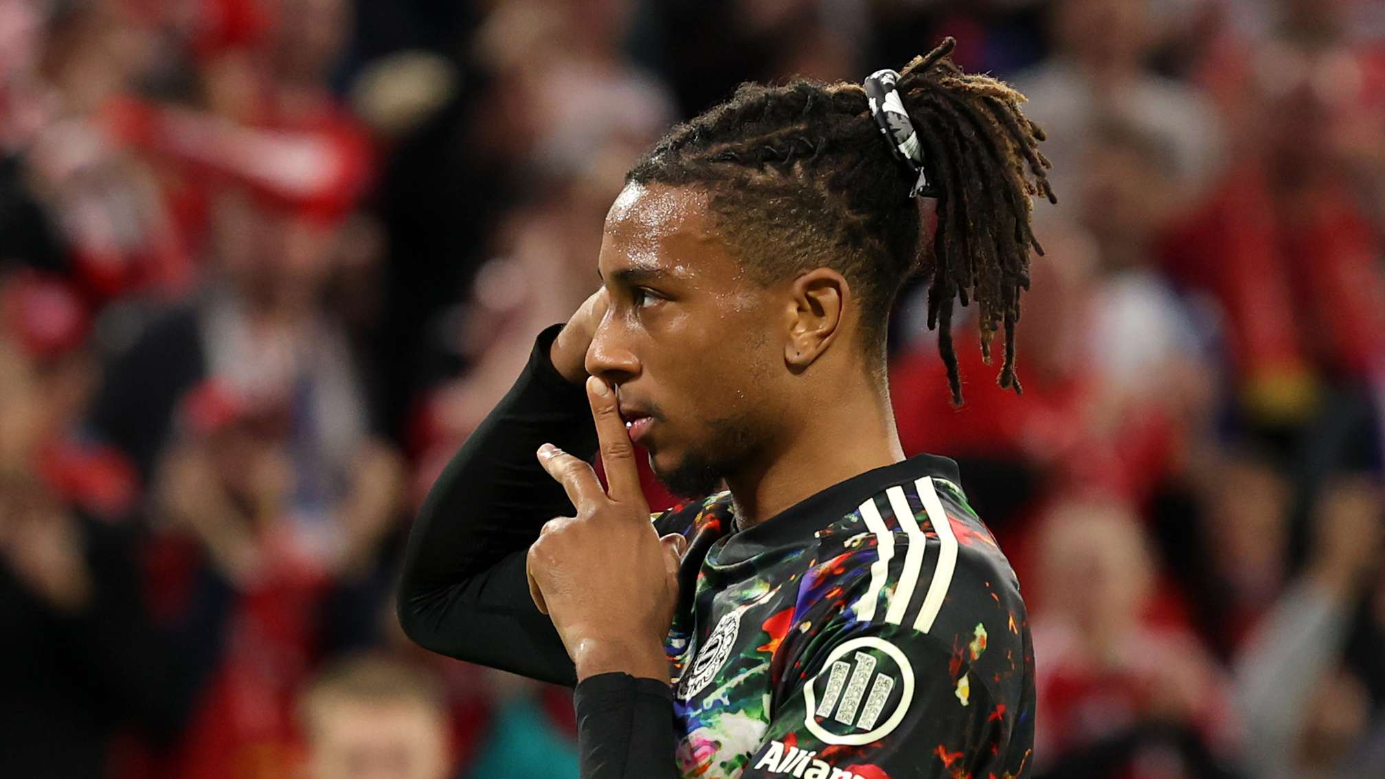 บาเยิร์น มิวนิค เตรียมมอบสัญญาใหม่สุดหรูให้ ไมเคิล โอลิส พร้อม Ballon d'Or เพื่อสกัดความสนใจจาก เรอัล มาดริด